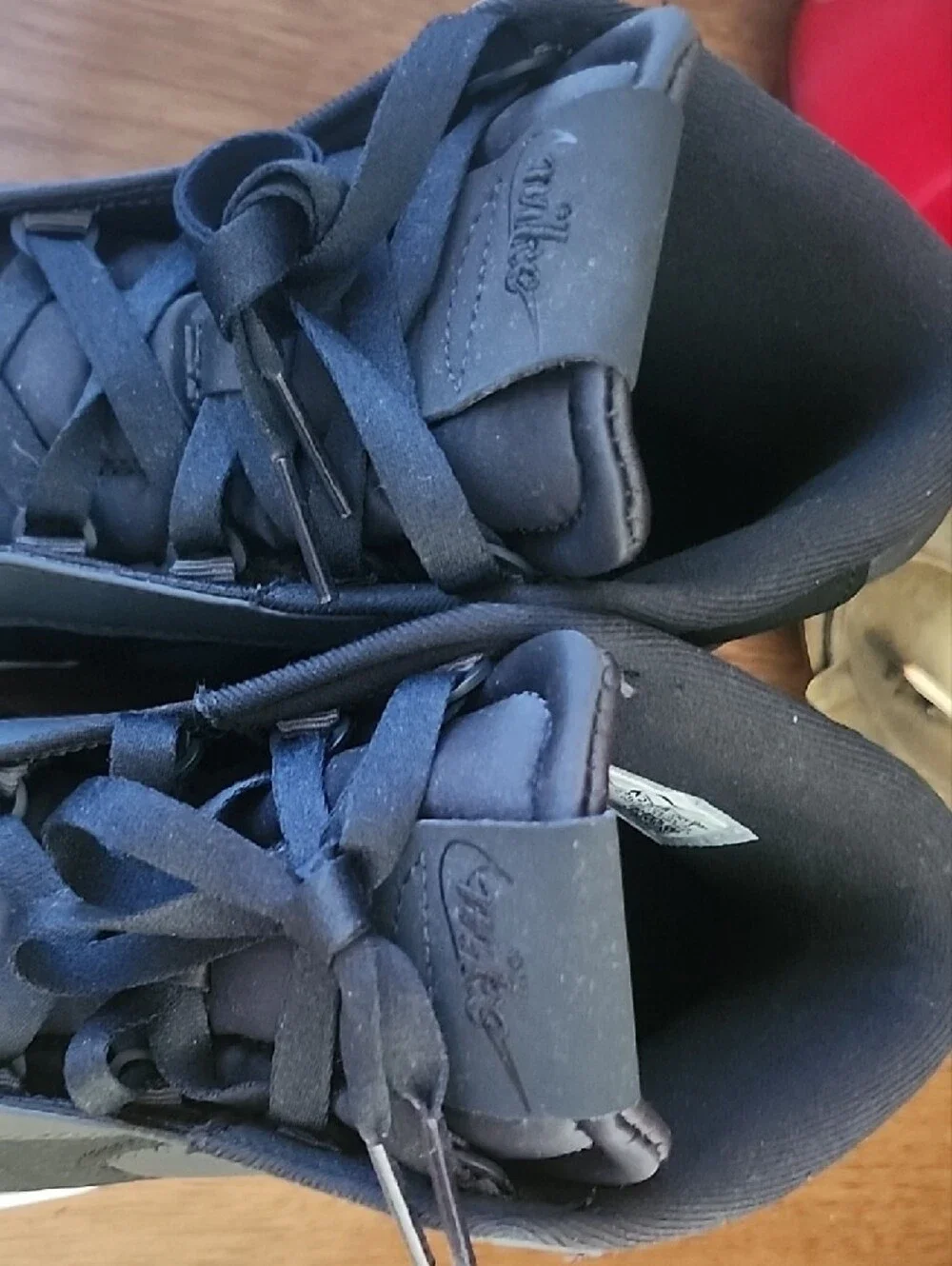 Nike Mid-Top Women. Super Clean!